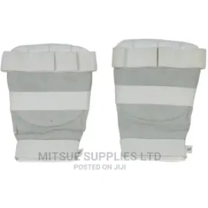 A Pair of Karate Mittens Without Thumb.