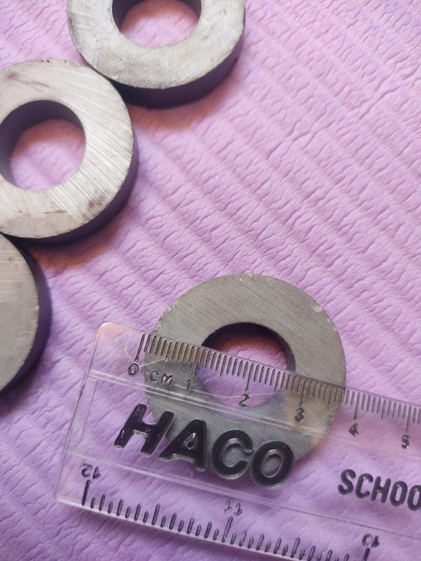 A set of 4 Circular Magnet with Hole