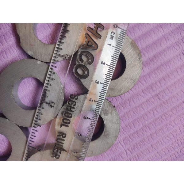 A set of 6 Circular Magnet with Hole.
