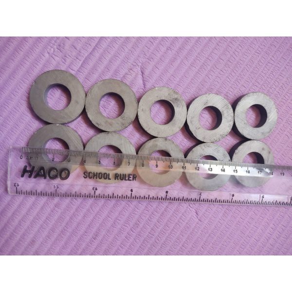 A set of 10 Ceramic ring magnet- 3.9cm diameter.