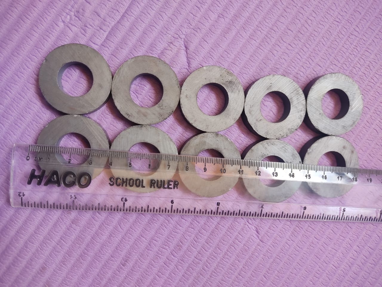 A set of 10 Ceramic ring magnet- 3.9cm diameter.
