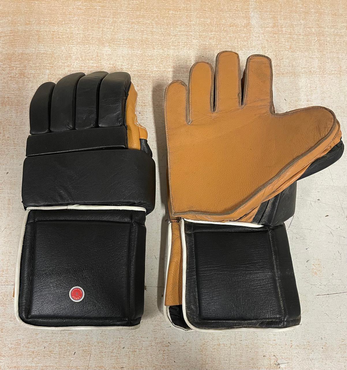 Goalkeeper/ hockey gloves pair