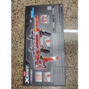 Zuru Giant x-shot Long shot blaster 72x 43cm with 40 ammunition and 2 magazines with a range of 43 meters.